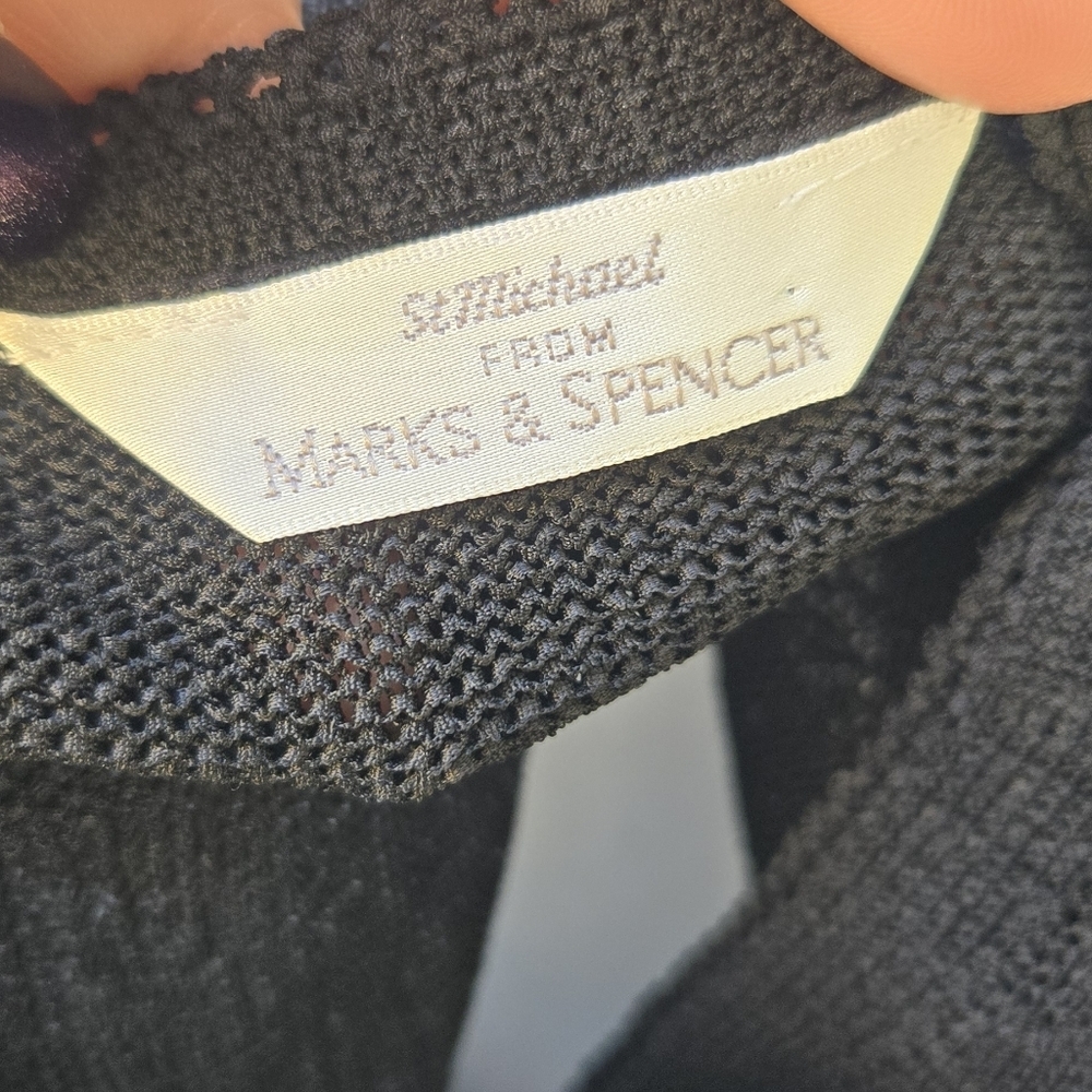 St Michael From Marks & Spencer Women’s Black V-Neck Button Cardigan Sweater - Picture 7 of 7